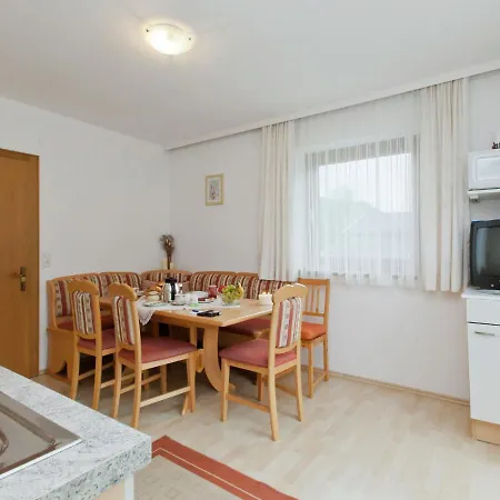 Beautiful With Large, Sunny Balcony * Hollersbach im Pinzgau