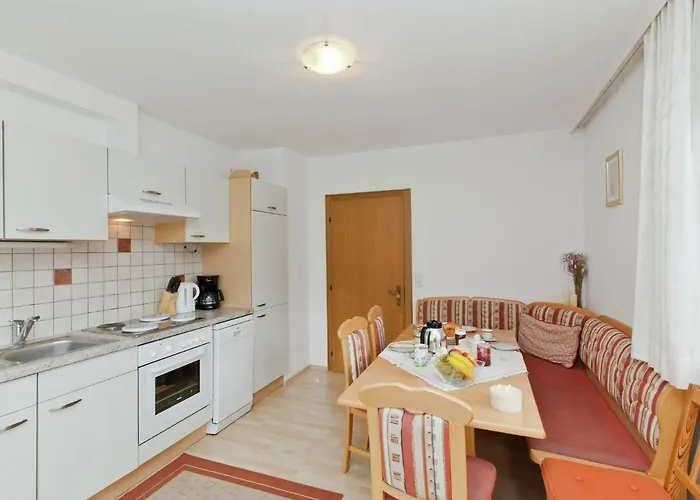 דירה Beautiful With Large, Sunny Balcony