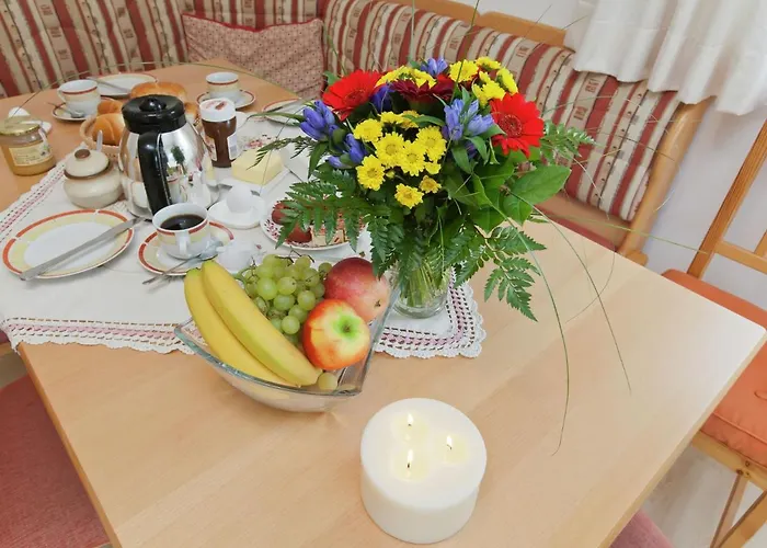 Beautiful With Large, Sunny Balcony דירה